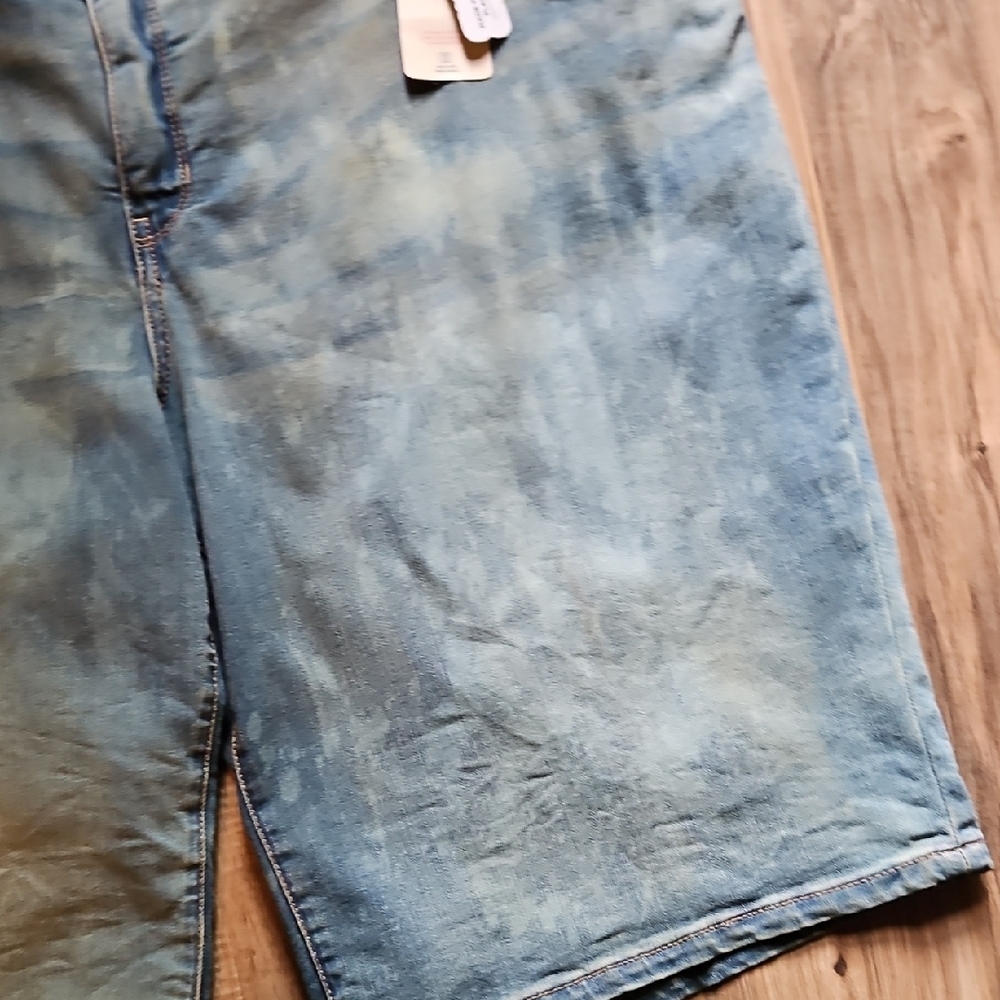 St Johns Bay Lt Blue Lagoon Reverse Bleached Mid Rise Bermuda Shorts 24W - Picture 9 of 16